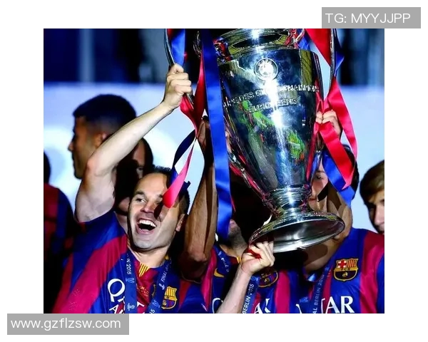 三大足球巨星领奖时刻全纪录精彩集锦展现辉煌时刻